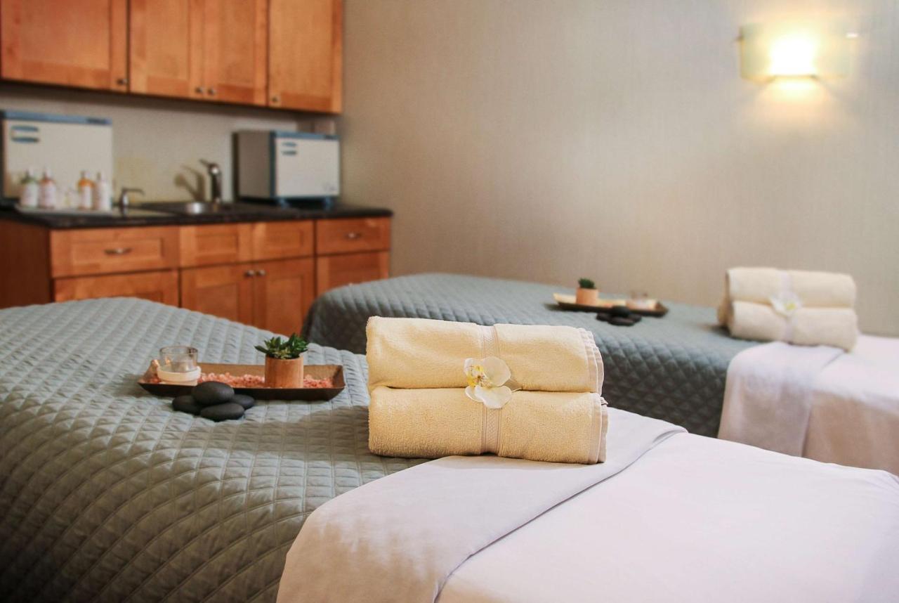 Viana Hotel And Spa, Trademark Collection By Wyndham Westbury Exteriör bild