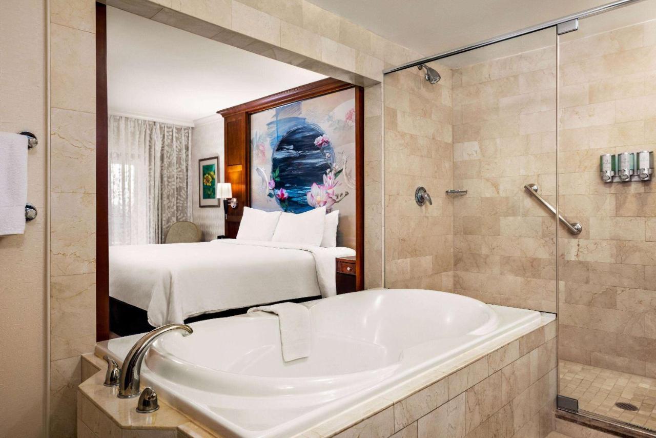 Viana Hotel And Spa, Trademark Collection By Wyndham Westbury Exteriör bild