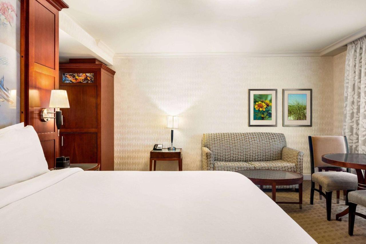 Viana Hotel And Spa, Trademark Collection By Wyndham Westbury Exteriör bild