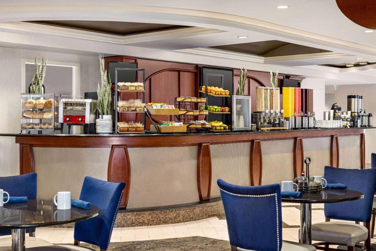 Viana Hotel And Spa, Trademark Collection By Wyndham Westbury Exteriör bild