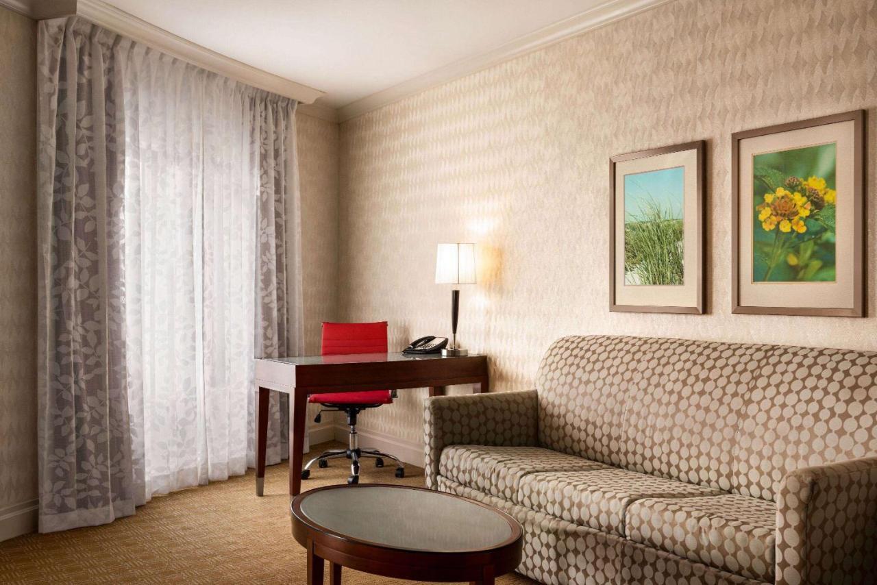 Viana Hotel And Spa, Trademark Collection By Wyndham Westbury Exteriör bild