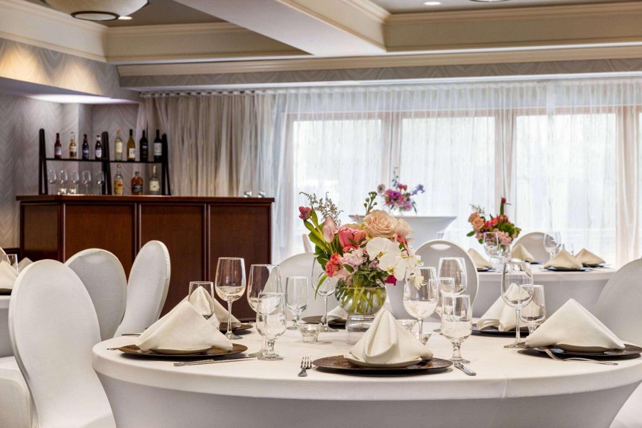 Viana Hotel And Spa, Trademark Collection By Wyndham Westbury Exteriör bild