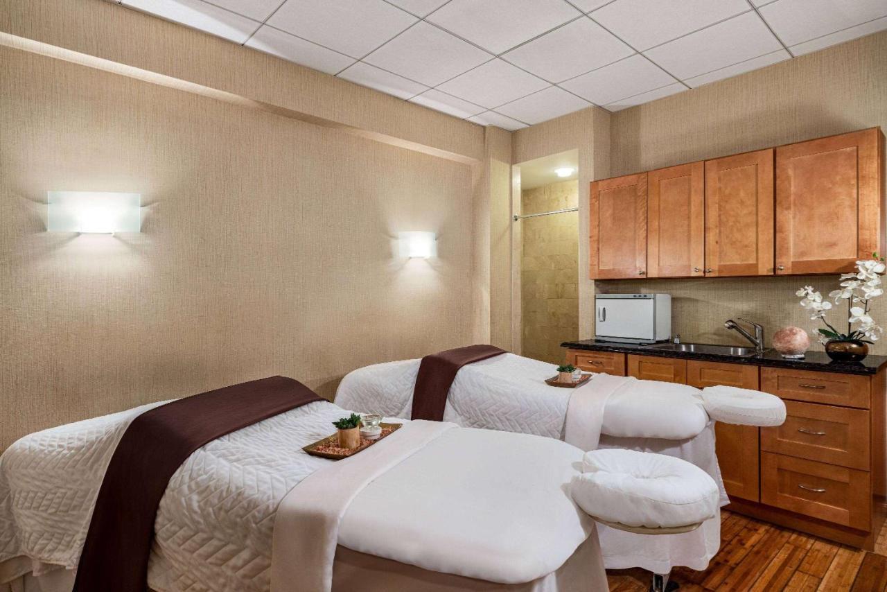Viana Hotel And Spa, Trademark Collection By Wyndham Westbury Exteriör bild