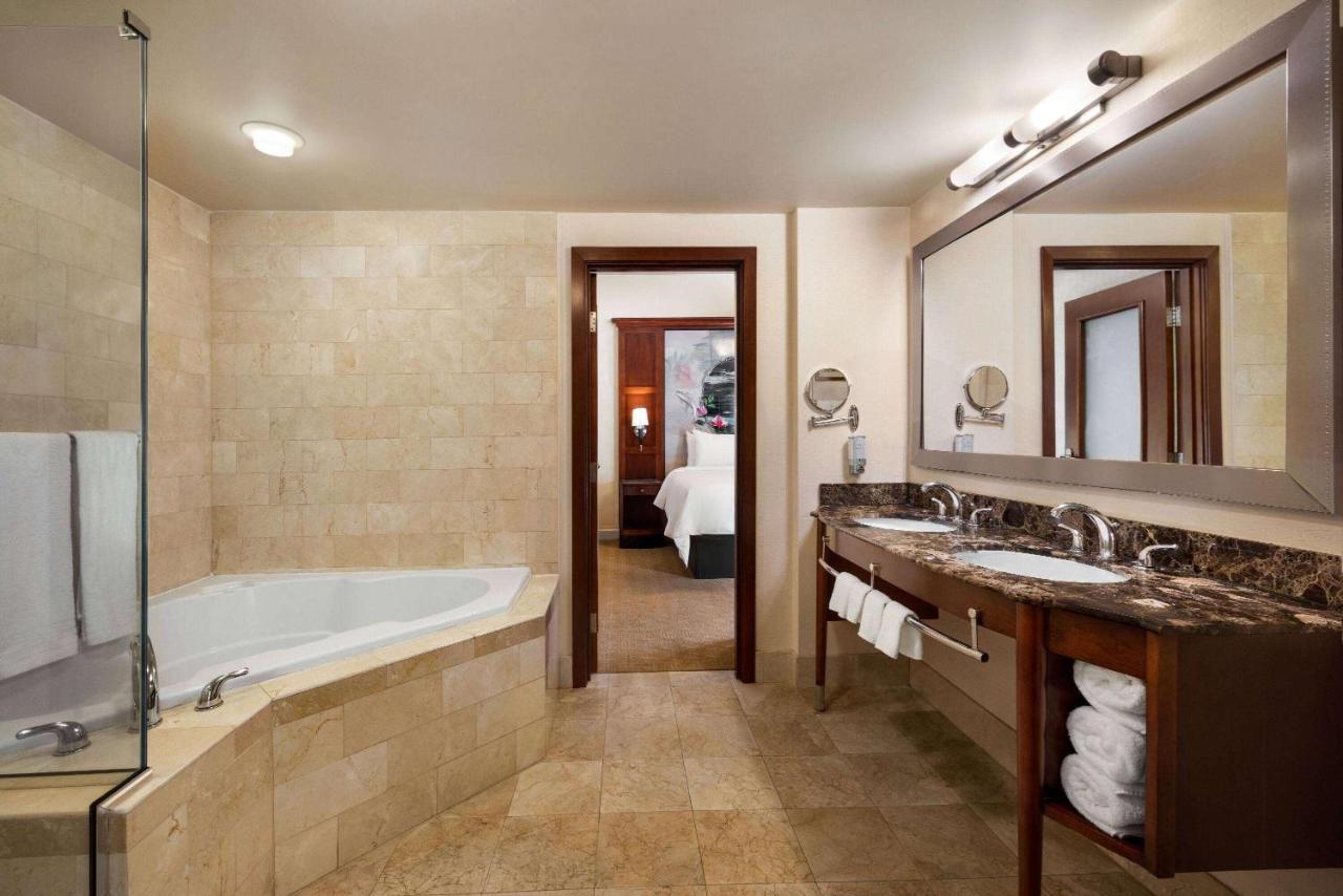 Viana Hotel And Spa, Trademark Collection By Wyndham Westbury Exteriör bild