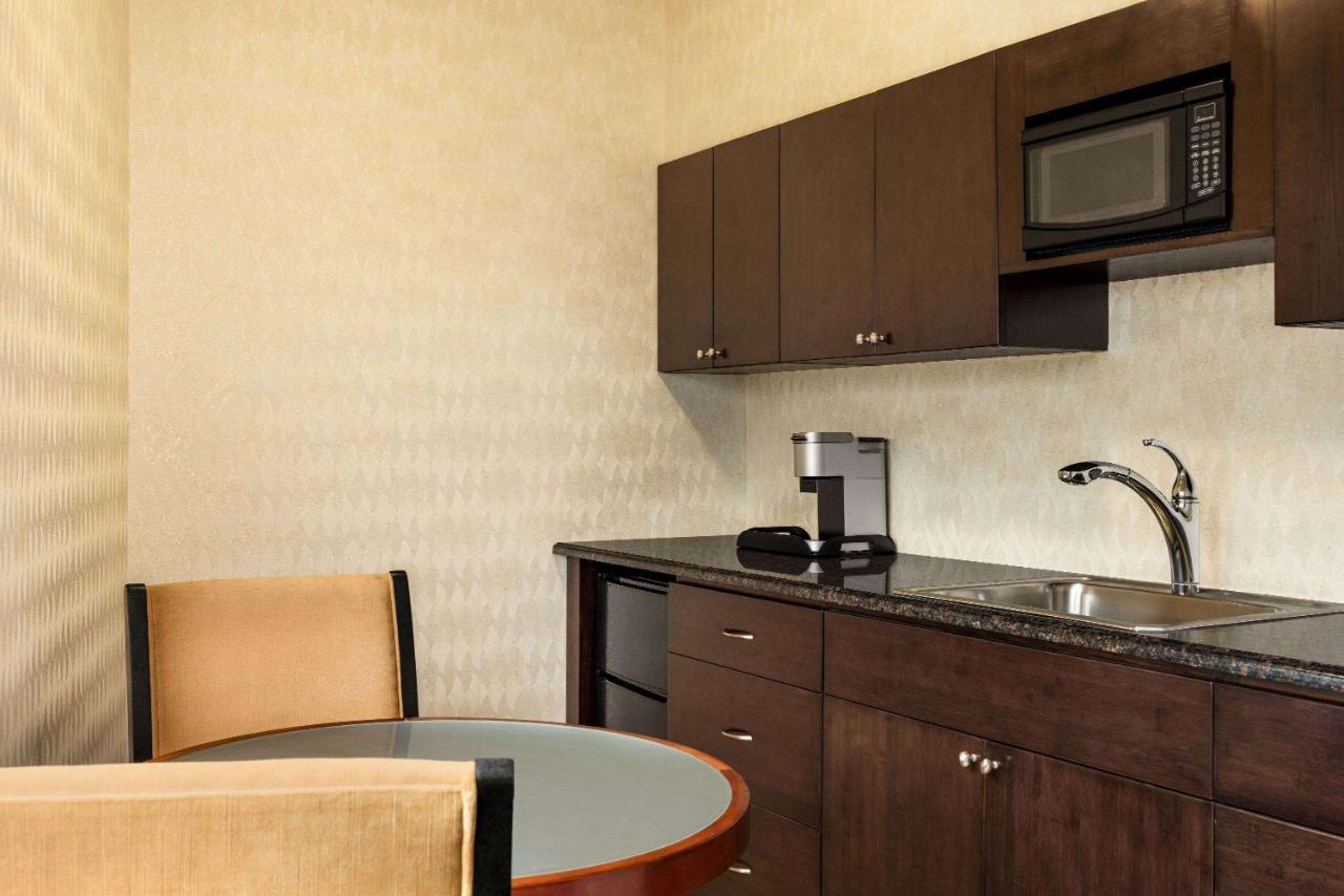 Viana Hotel And Spa, Trademark Collection By Wyndham Westbury Exteriör bild