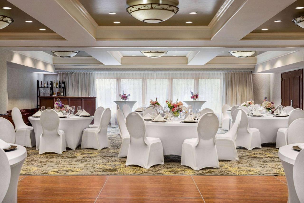 Viana Hotel And Spa, Trademark Collection By Wyndham Westbury Exteriör bild