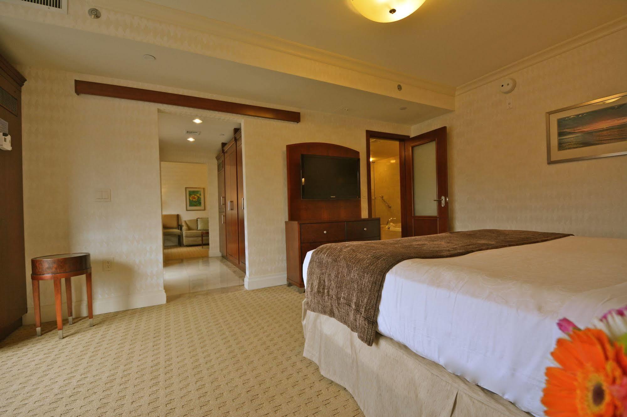 Viana Hotel And Spa, Trademark Collection By Wyndham Westbury Exteriör bild
